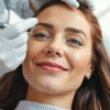 Administering Botox-Zürich treatment for smooth, youthful skin in a professional clinic.