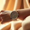 Fühle den Stil mit der Damen Armbanduhr und ihrem eleganten Design.