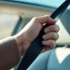 Fasten des Sicherheitsgurts sorgt für Sicherheit im Auto.